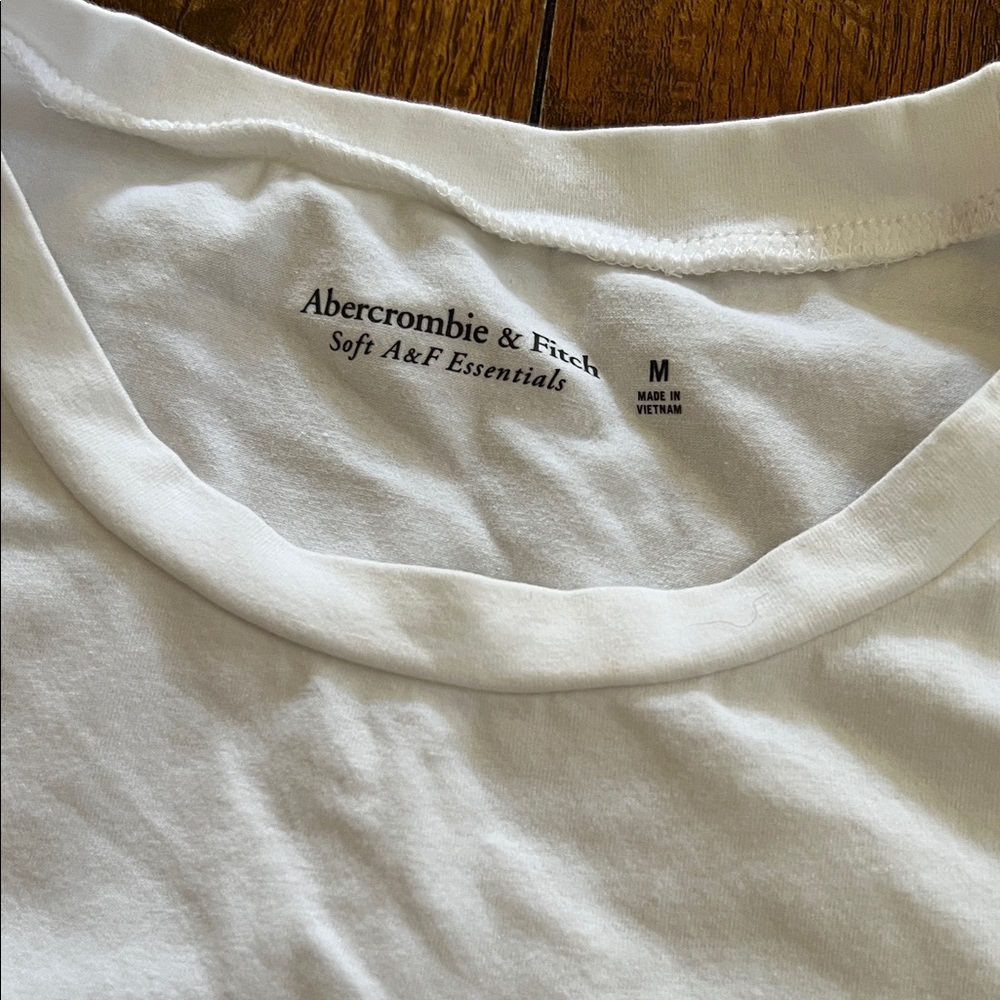 Abercrombie & Fitch Crisp White Tee - Picture 2 of 3